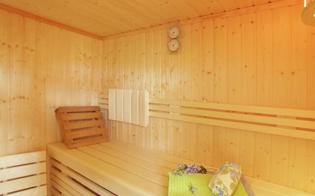 Bright Apartment in Medelon With Jacuzzi and Sauna