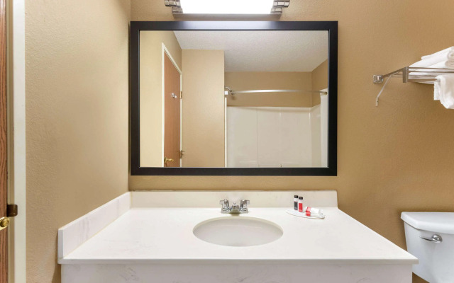 Super 8 by Wyndham Goshen