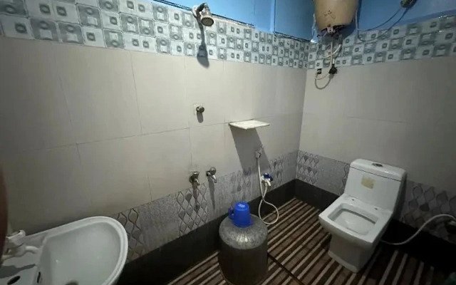 Anandha Lodge