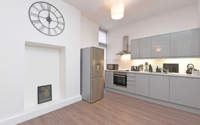 Spacious & Modern 2 Bed Apartment at Knightsbridge London