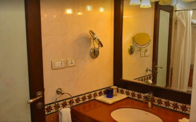 Orient Taj Hotel &Resort