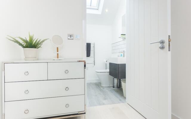 Bright, Newly Refurbished Townhouse in Bath