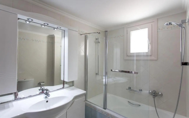 Panos Luxury Suite