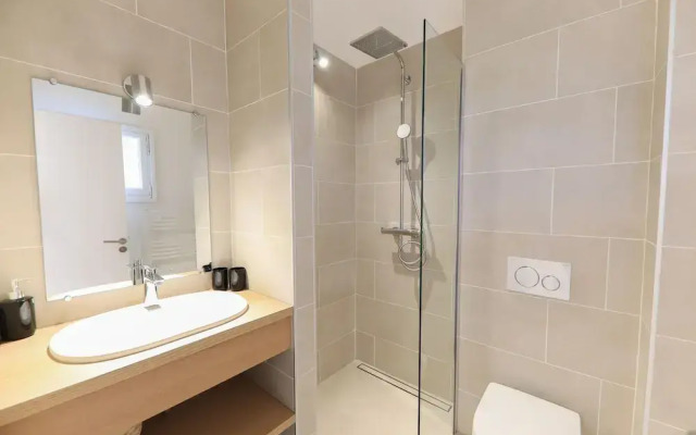 Air-conditioned Apartment Near Beach