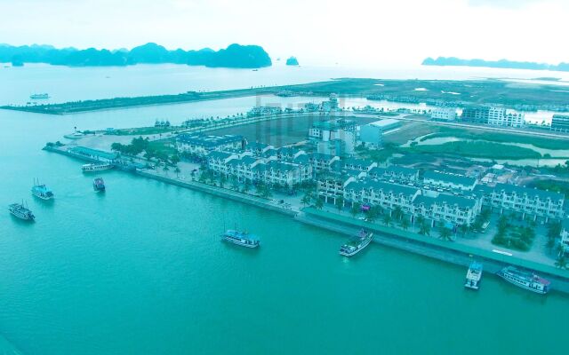 Golden Gem Tuan Chau Hotel