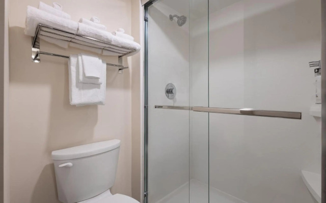 Holiday Inn Hotel and Suites Richmond West End by IHG