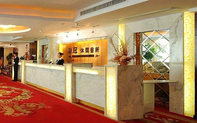 Fountain Crown Hotel