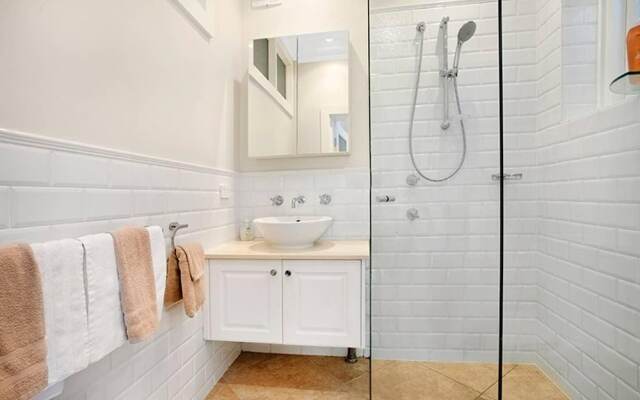 CRES0 - Manly - The Crescent