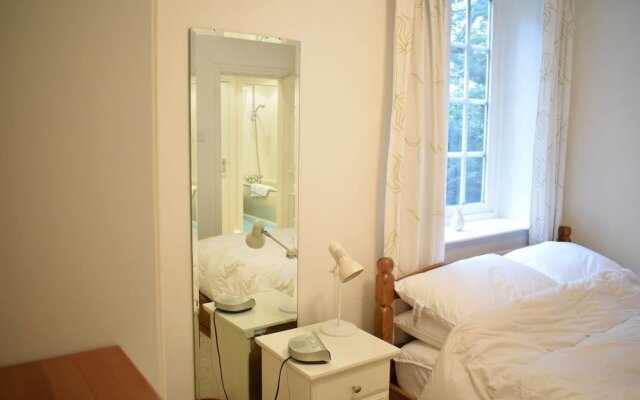 Calm 3 Bedroom Apartment in Wandsworth