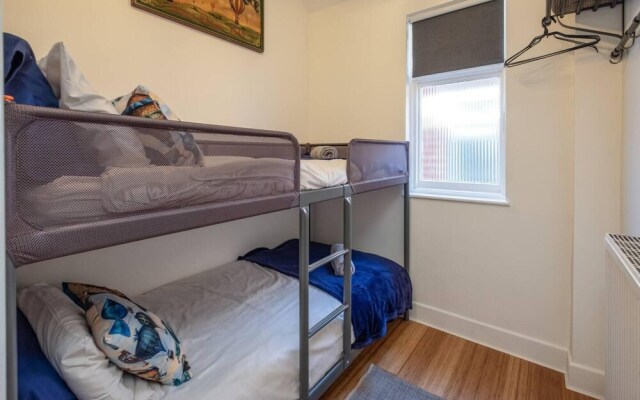 The Nautilus Cowes IOW Sleeps 4 & Private Garden