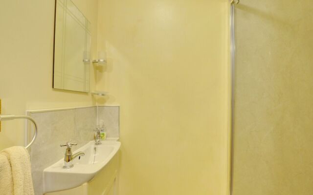 Spacious Holiday Home in Ganllwyd near River