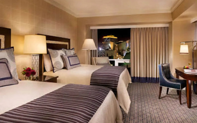 Omni Los Angeles  at California Plaza