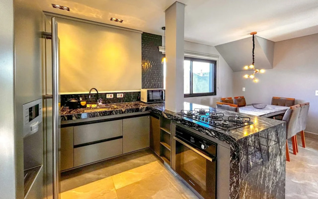 Casa com 4 Su tes Jacuzzi e Lareira Externa