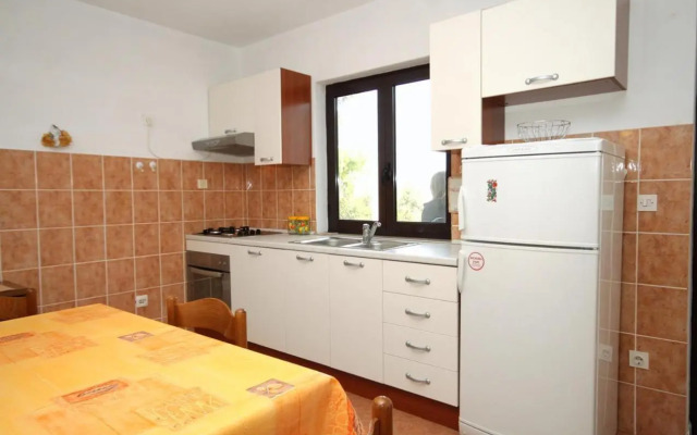 Seaside apartments with a swimming pool Kneza, Korcula - 9269