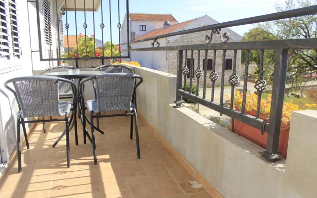 Old Stone - A2(4+1) in Sukosan