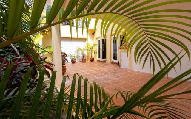 Lovely Luxury Home Near the Beach, 10 ppl