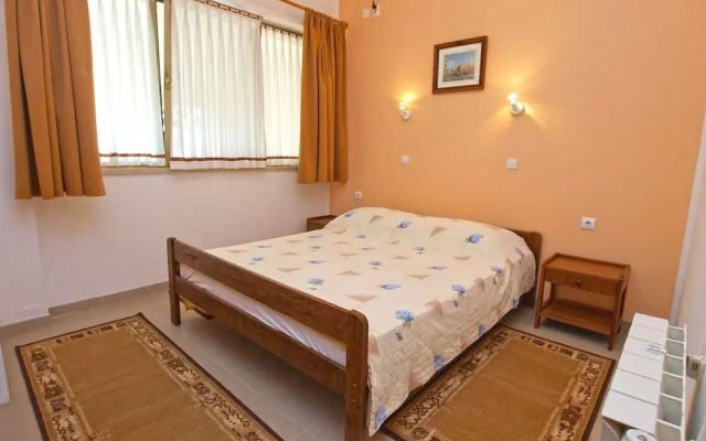 Apartment 894