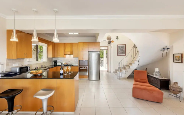 Larnaca Chelidonia Seafront Villa
