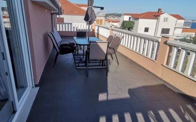 Luxury Seget Donji Apartments With Terrace and Sea View