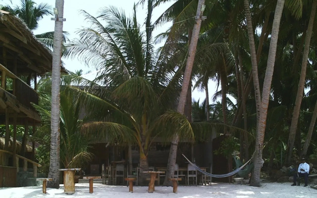 Jjs Backpackers Village