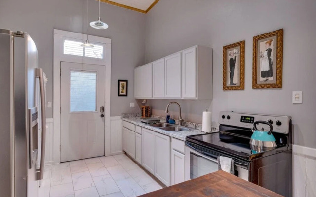 Elegant 2BR on Forsyth Park