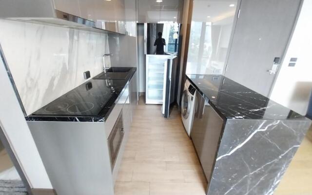 Luxury Apartment Queen Sirikit Asok Termianl 21