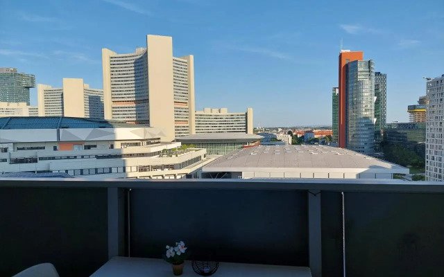 Mischek Tower Apartment with private terrace next to UNO