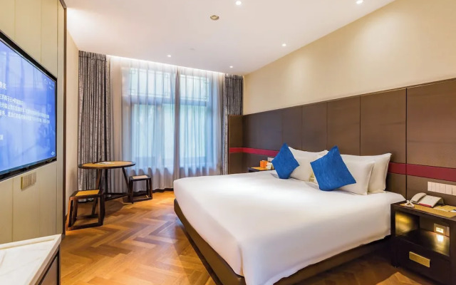 Ziyue Minghu Hotel