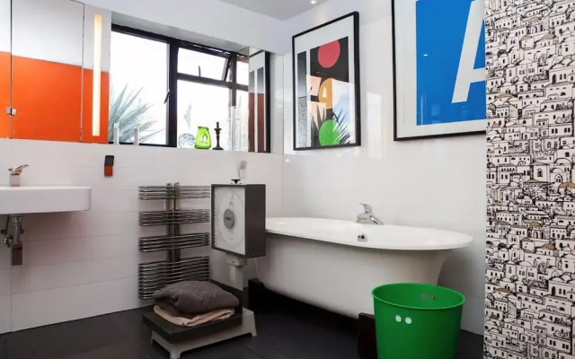 Spacious 2 Bedroom House in Central London