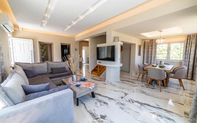 Thomas Villa Hersonissos - Private Pool - Sleeps 6