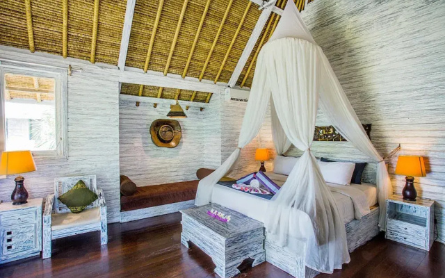 Bay Shore Hut's Lembongan