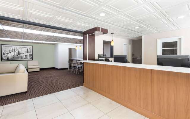 Super 8 by Wyndham Asheville Airport