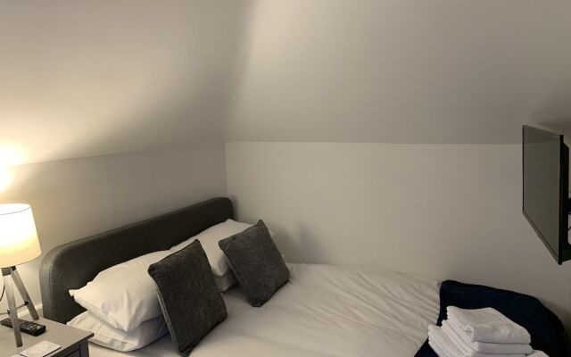 The Waves Bar Cafe B and B Hotel