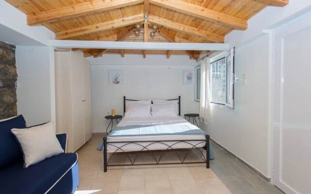 New Hope, studio with pool near the beach