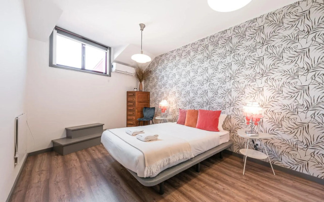 Guestready - Red Stripes