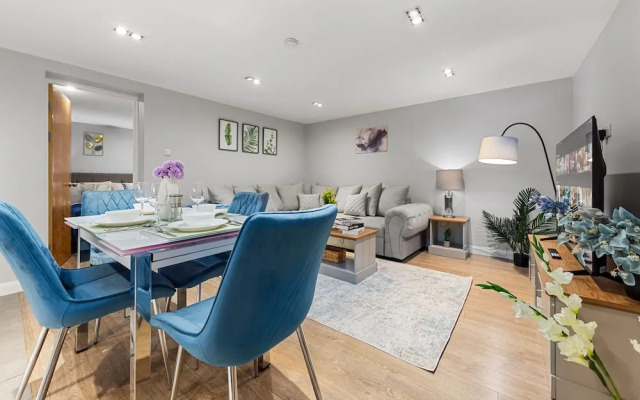 Modern Battersea Suite - London City Retreat