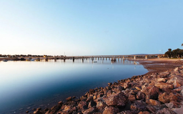 Majestic Oasis Apartments