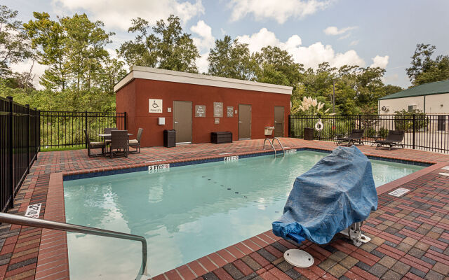 Comfort Suites near Tanger Outlet Mall