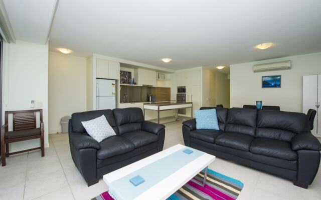 Blue on Blue Apartment 813