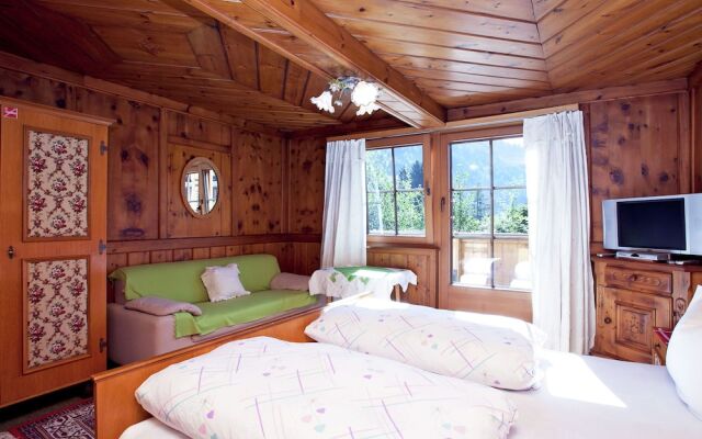 Pretty Holiday Home in Uderns near Ski Area
