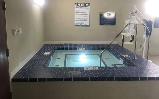 Red Roof Inn Charlestown