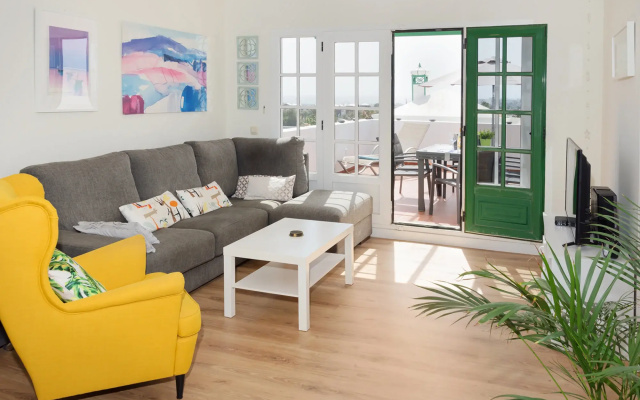 Apartamento OM con piscina y vistas al mar