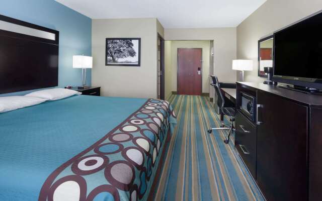Super 8 by Wyndham Sulphur