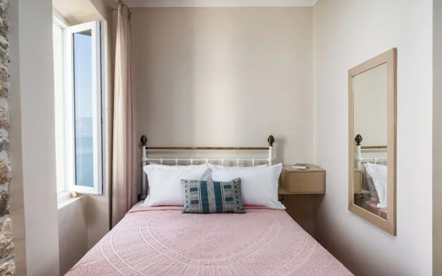 Fotiadis Family Luxury Suites by Konnect