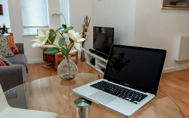 Select Serviced Accommodation - Summit House