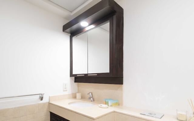 LUX  The Stunning Fountain View Suite