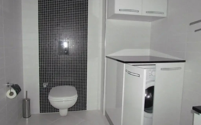 Side Aquamare Residence
