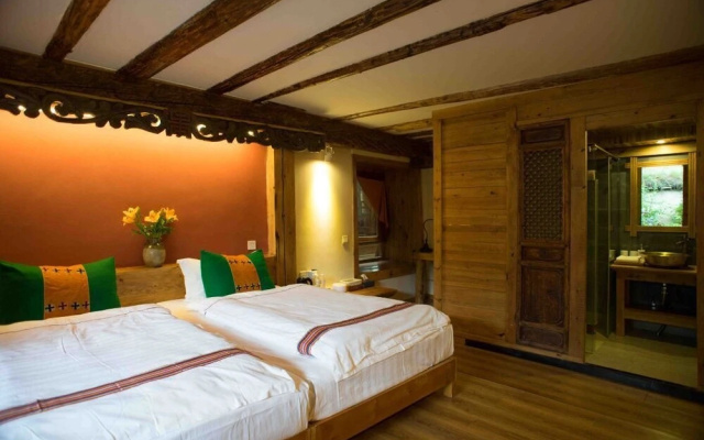 Tibetan-style Courtyard Hotel – Guest Rooms – Shangri-La