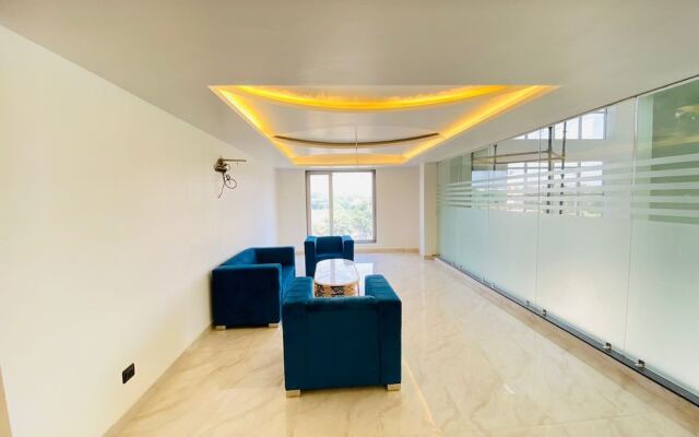 Hotel Holiday Grand Near Expo Mart