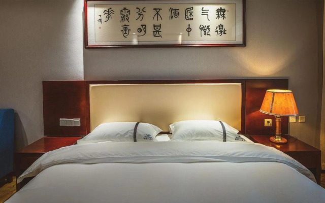 Wuhan Guochuang Chuyuan Donghu Hotel